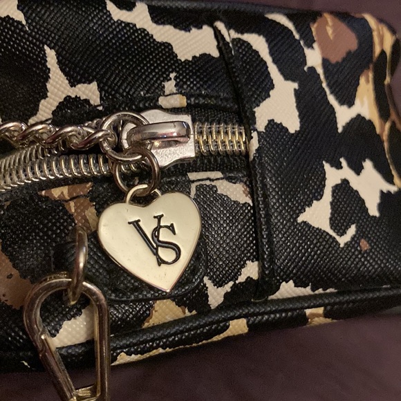 I bought it but never use it, it’s from Victoria secrets. - Picture 3 of 10